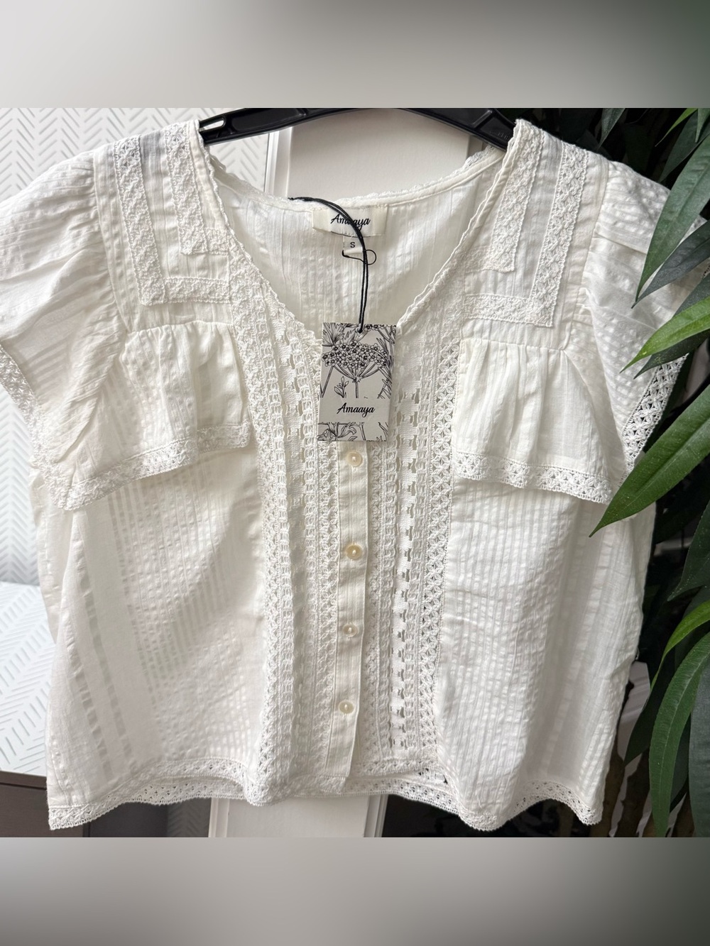 Women's Amaaya White Lace-Trim Button Up Front Top Square Collar Stripes Small